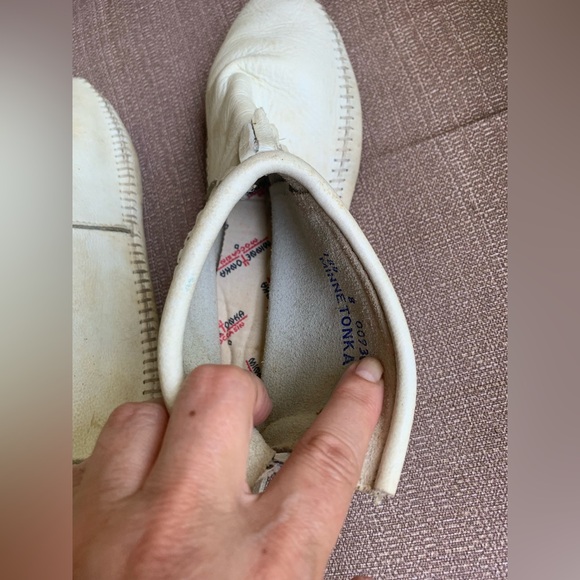 Minnetonka Fringed Cream Leather Ankle Boots Moccasins - Picture 4 of 7